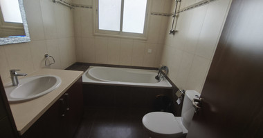 Spacious Semi-Detached Unfurnished Home in Central Mesa Geitonia