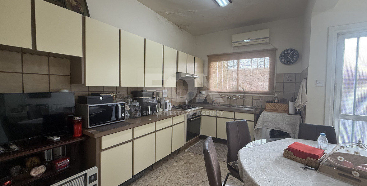 DETACHED 3 BEDROOM HOUSE IN CENTRAL LIMASSOL WITH EXTRA 1 BEDROOM SEMI BASEMENT APARTMENT AND SEPARATE STUDIO.