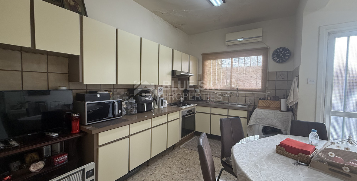 DETACHED 3 BEDROOM HOUSE IN CENTRAL LIMASSOL WITH EXTRA 1 BEDROOM SEMI BASEMENT APARTMENT AND SEPARATE STUDIO.