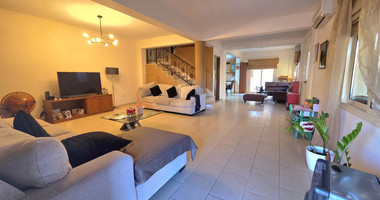 Four bedroom spacious semidetached house in Omonoia, Limassol for rent