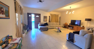 Four bedroom spacious semidetached house in Omonoia, Limassol for rent