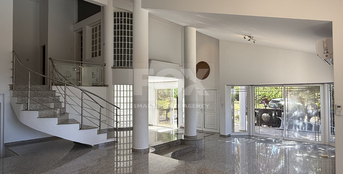RENT: Versatile Residential or Commercial Property with Extensive Grounds in Kato Polemidia with easy access to all arteries of Limassol.