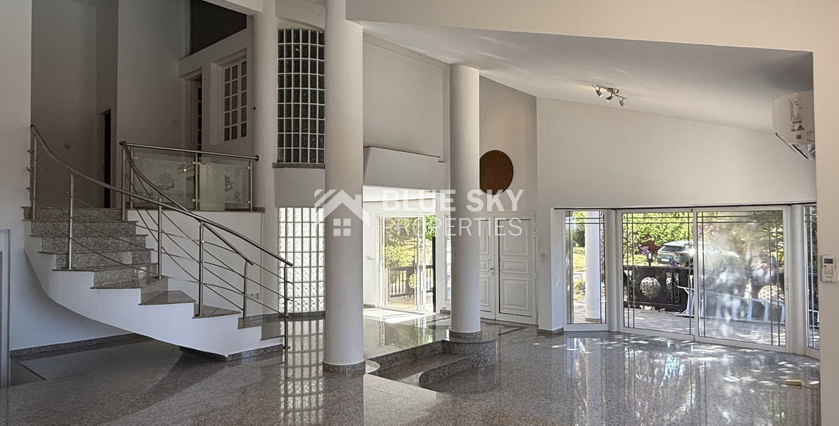 RENT: Versatile Residential or Commercial Property with Extensive Grounds in Kato Polemidia with easy access to all arteries of Limassol.