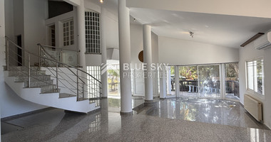 RENT: Versatile Residential or Commercial Property with Extensive Grounds in Kato Polemidia with easy access to all arteries of Limassol.