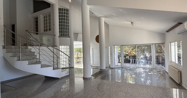 RENT: Versatile Residential or Commercial Property with Extensive Grounds in Kato Polemidia with easy access to all arteries of Limassol.