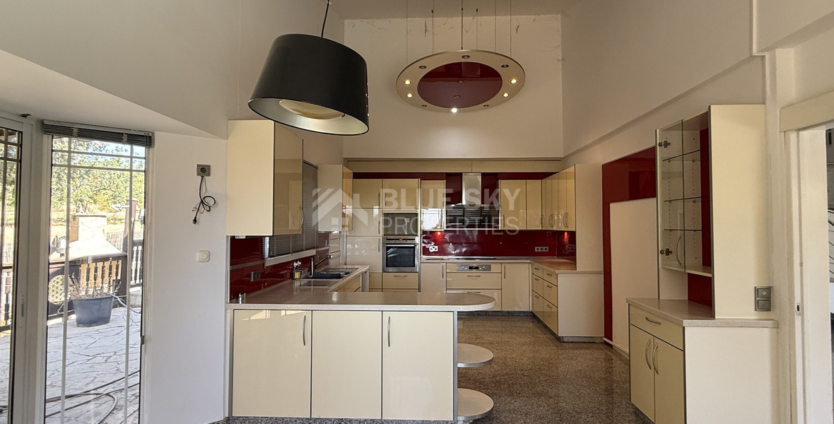 RENT: Versatile Residential or Commercial Property with Extensive Grounds in Kato Polemidia with easy access to all arteries of Limassol.