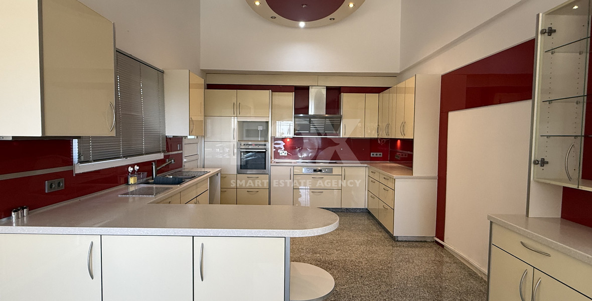 RENT: Versatile Residential or Commercial Property with Extensive Grounds in Kato Polemidia with easy access to all arteries of Limassol.