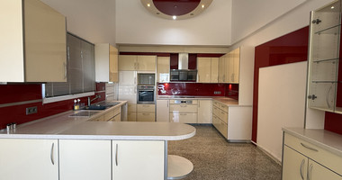 RENT: Versatile Residential or Commercial Property with Extensive Grounds in Kato Polemidia with easy access to all arteries of Limassol.