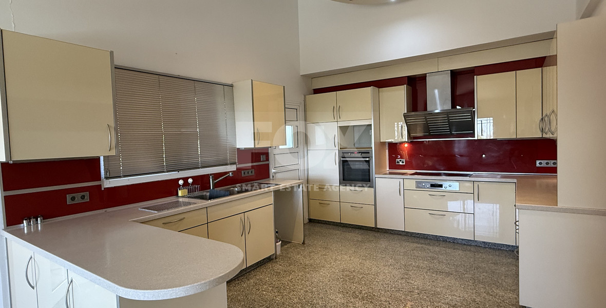 RENT: Versatile Residential or Commercial Property with Extensive Grounds in Kato Polemidia with easy access to all arteries of Limassol.