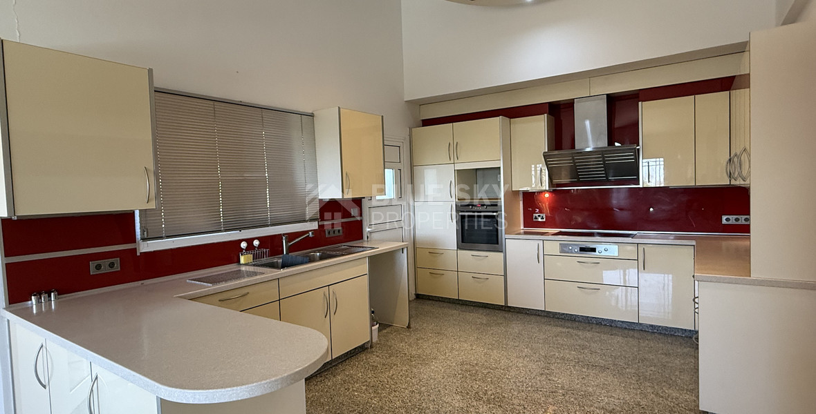 RENT: Versatile Residential or Commercial Property with Extensive Grounds in Kato Polemidia with easy access to all arteries of Limassol.