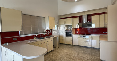 RENT: Versatile Residential or Commercial Property with Extensive Grounds in Kato Polemidia with easy access to all arteries of Limassol.