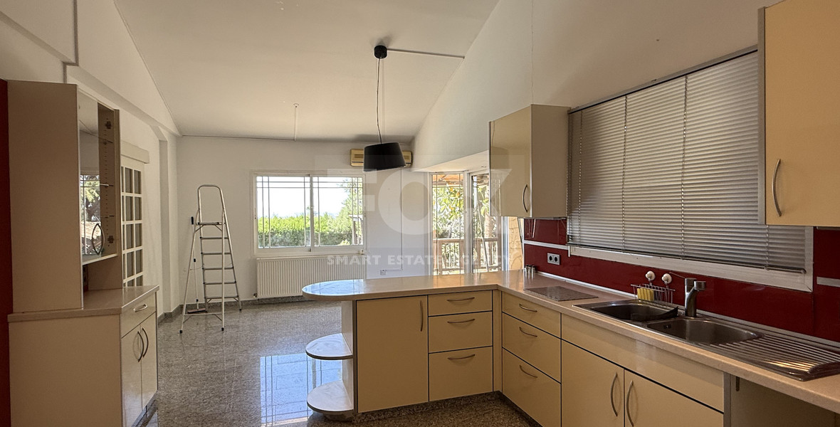 RENT: Versatile Residential or Commercial Property with Extensive Grounds in Kato Polemidia with easy access to all arteries of Limassol.