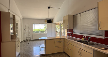 RENT: Versatile Residential or Commercial Property with Extensive Grounds in Kato Polemidia with easy access to all arteries of Limassol.