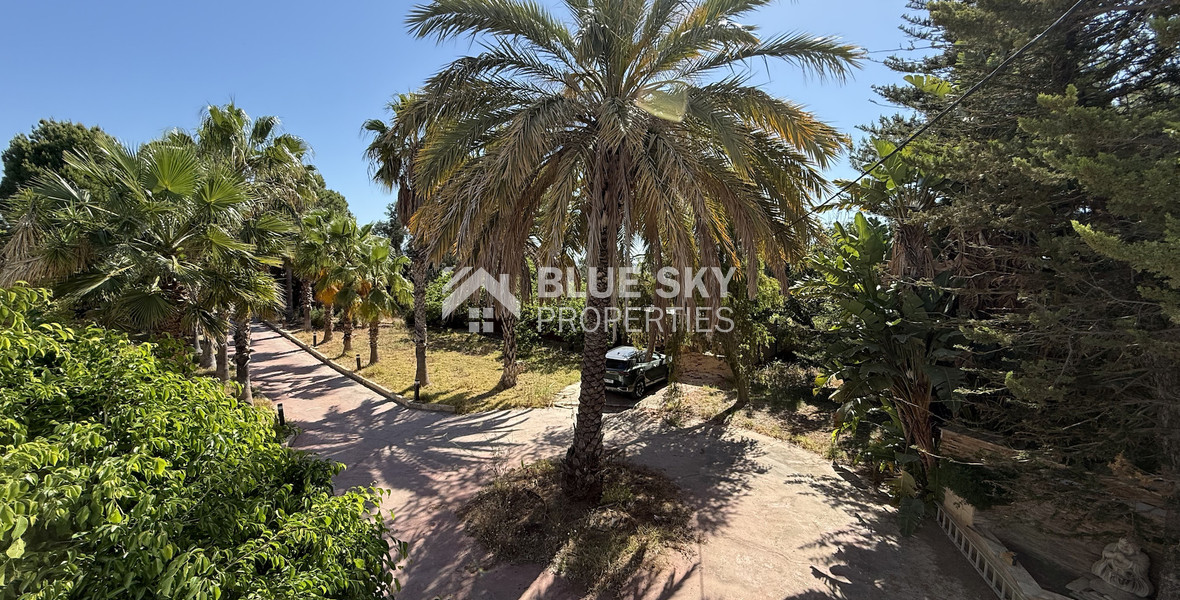 RENT: Versatile Residential or Commercial Property with Extensive Grounds in Kato Polemidia with easy access to all arteries of Limassol.