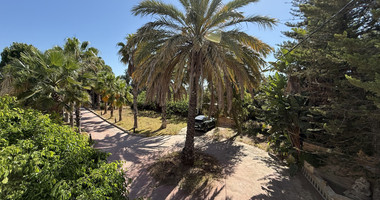 RENT: Versatile Residential or Commercial Property with Extensive Grounds in Kato Polemidia with easy access to all arteries of Limassol.