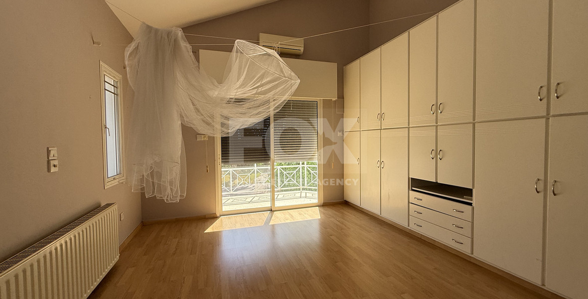 RENT: Versatile Residential or Commercial Property with Extensive Grounds in Kato Polemidia with easy access to all arteries of Limassol.