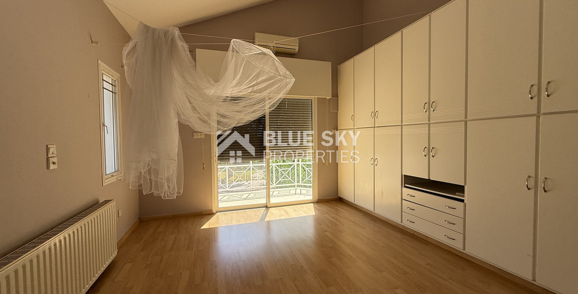 RENT: Versatile Residential or Commercial Property with Extensive Grounds in Kato Polemidia with easy access to all arteries of Limassol.