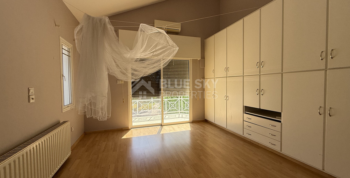 RENT: Versatile Residential or Commercial Property with Extensive Grounds in Kato Polemidia with easy access to all arteries of Limassol.