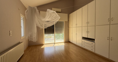 RENT: Versatile Residential or Commercial Property with Extensive Grounds in Kato Polemidia with easy access to all arteries of Limassol.