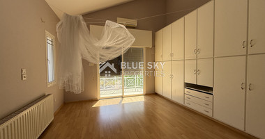 RENT: Versatile Residential or Commercial Property with Extensive Grounds in Kato Polemidia with easy access to all arteries of Limassol.