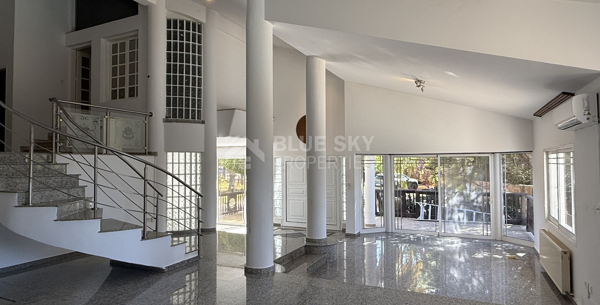 RENT: Versatile Residential or Commercial Property with Extensive Grounds in Kato Polemidia with easy access to all arteries of Limassol.
