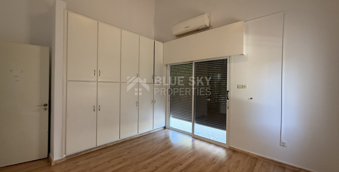 RENT: Versatile Residential or Commercial Property with Extensive Grounds in Kato Polemidia with easy access to all arteries of Limassol.
