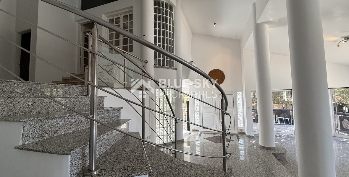 RENT: Versatile Residential or Commercial Property with Extensive Grounds in Kato Polemidia with easy access to all arteries of Limassol.