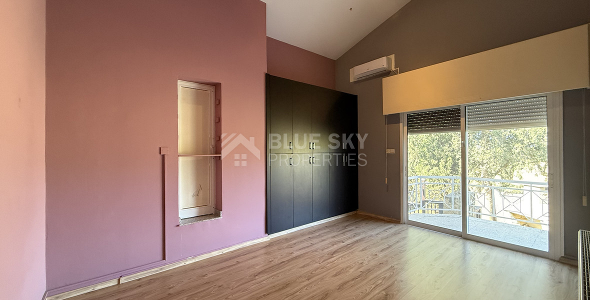 RENT: Versatile Residential or Commercial Property with Extensive Grounds in Kato Polemidia with easy access to all arteries of Limassol.