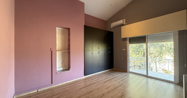 RENT: Versatile Residential or Commercial Property with Extensive Grounds in Kato Polemidia with easy access to all arteries of Limassol.