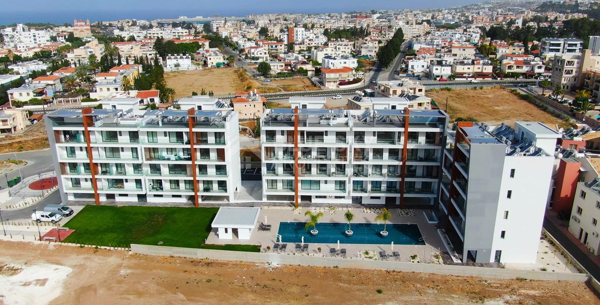 Modern Fully Furnished 2-Bedroom Apartment with Communal Pool in Universal, Paphos