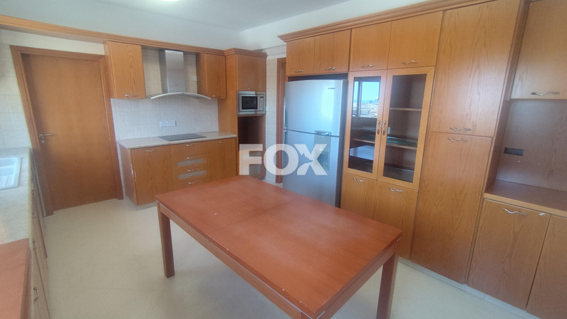Office 185 m² for rent in Mesa Geitonia, Limassol, Cyprus