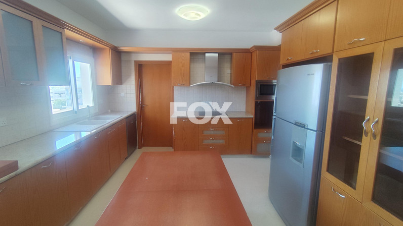 Office 185 m² for rent in Mesa Geitonia, Limassol, Cyprus