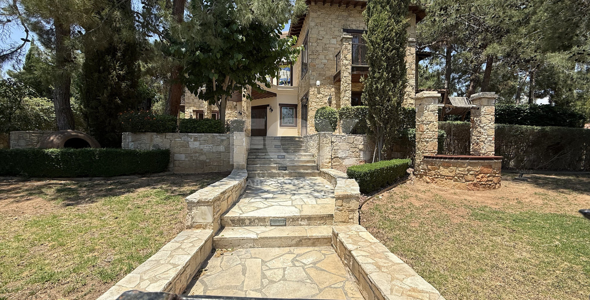 SALE: Luxury 6 bedroom Villa in Souni on expansive plot of 2.150 sqm.