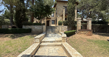SALE: Luxury 6 bedroom Villa in Souni on expansive plot of 2.150 sqm.