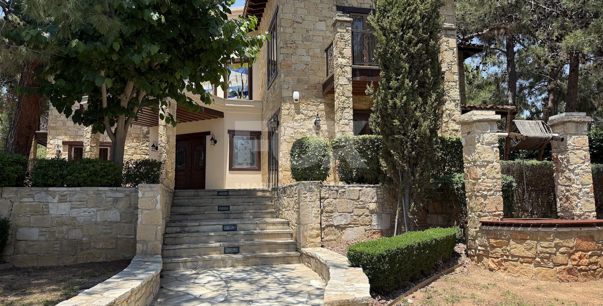 SALE: Luxury 6 bedroom Villa in Souni on expansive plot of 2.150 sqm.