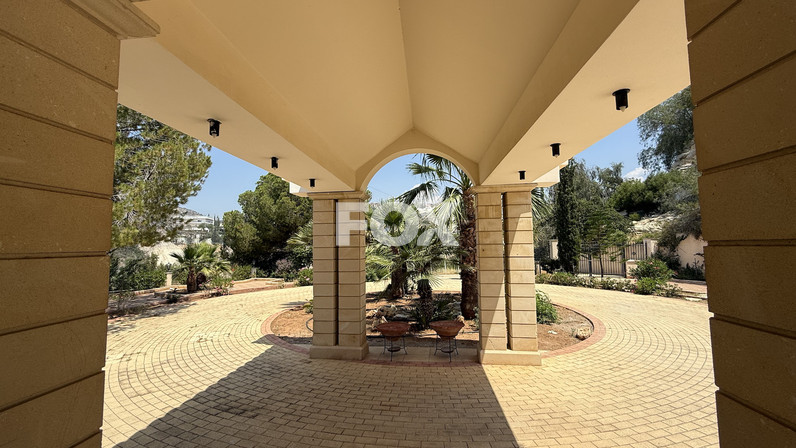 Commercial properties 500 m² for sale in Agios Tychon, Limassol, Cyprus