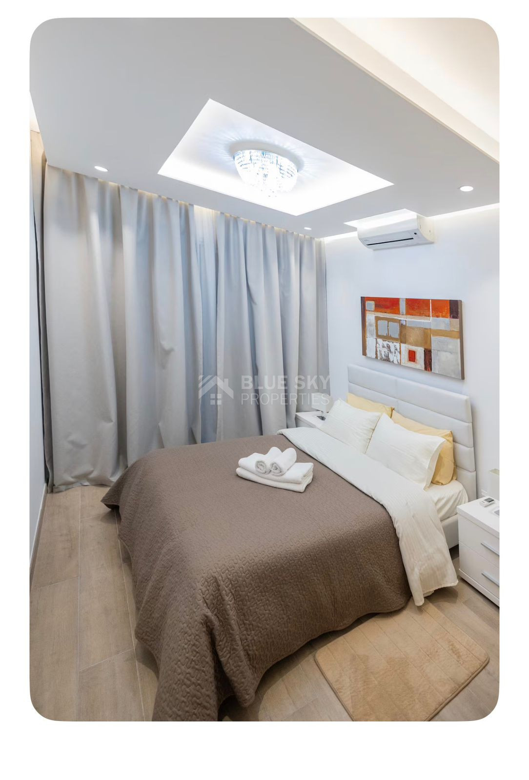 Three-Bedroom Ground Floor Apartment for Rent in Neapoli – Walking Distance to the Sea