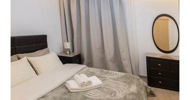 Three-Bedroom Ground Floor Apartment for Rent in Neapoli – Walking Distance to the Sea