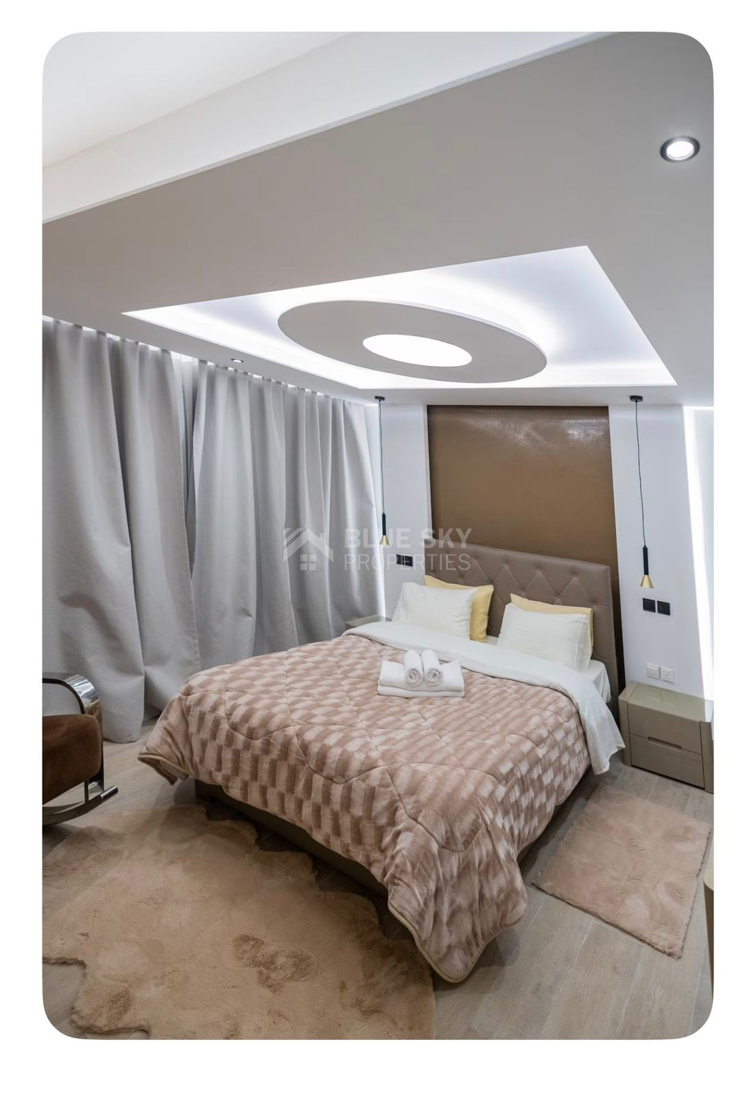 Three-Bedroom Ground Floor Apartment for Rent in Neapoli – Walking Distance to the Sea