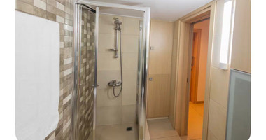 Three-Bedroom Ground Floor Apartment for Rent in Neapoli – Walking Distance to the Sea