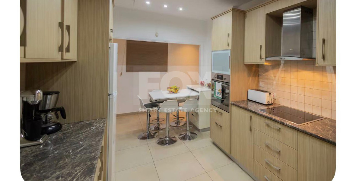 Three-Bedroom Ground Floor Apartment for Rent in Neapoli – Walking Distance to the Sea