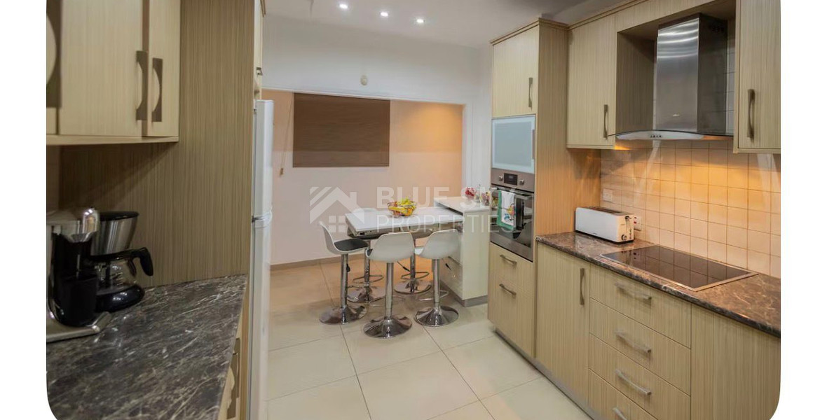 Three-Bedroom Ground Floor Apartment for Rent in Neapoli – Walking Distance to the Sea