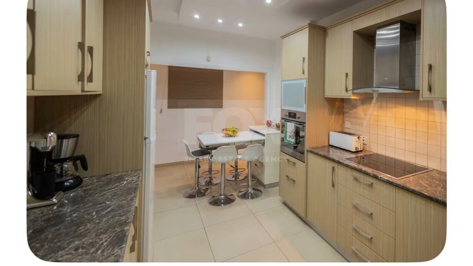 Three-Bedroom Ground Floor Apartment for Rent in Neapoli – Walking Distance to the Sea
