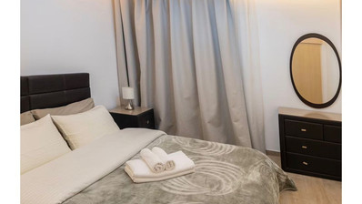 Three-Bedroom Ground Floor Apartment for Rent in Neapoli – Walking Distance to the Sea