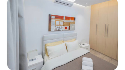 Three-Bedroom Ground Floor Apartment for Rent in Neapoli – Walking Distance to the Sea