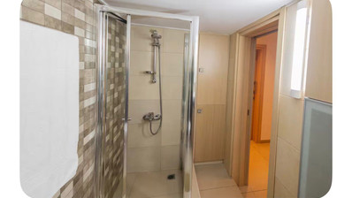 Three-Bedroom Ground Floor Apartment for Rent in Neapoli – Walking Distance to the Sea