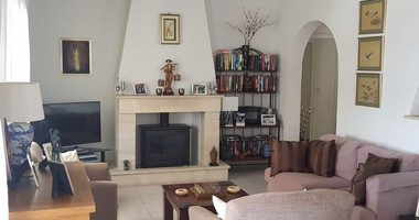 Charming 3-Bedroom Bungalow with Private Pool in Tala