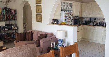 Charming 3-Bedroom Bungalow with Private Pool in Tala
