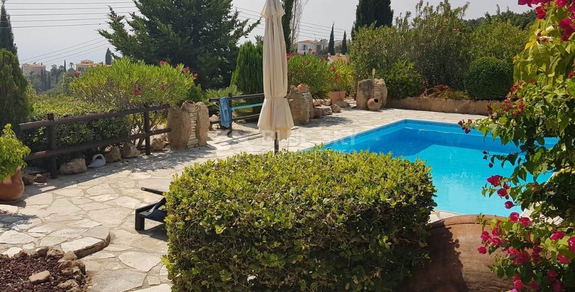 Charming 3-Bedroom Bungalow with Private Pool in Tala