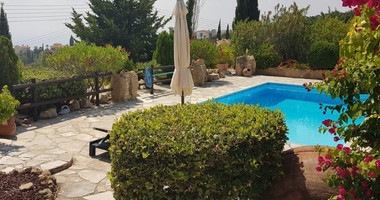 Charming 3-Bedroom Bungalow with Private Pool in Tala